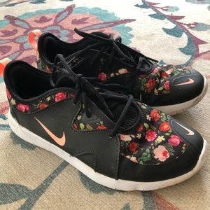 Girls Nike size 4Y. Great condition!